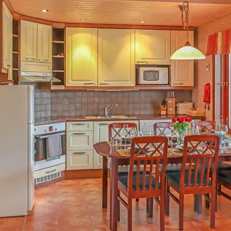 Holiday home Hytoenen 3 By Interhome Akaslompolo